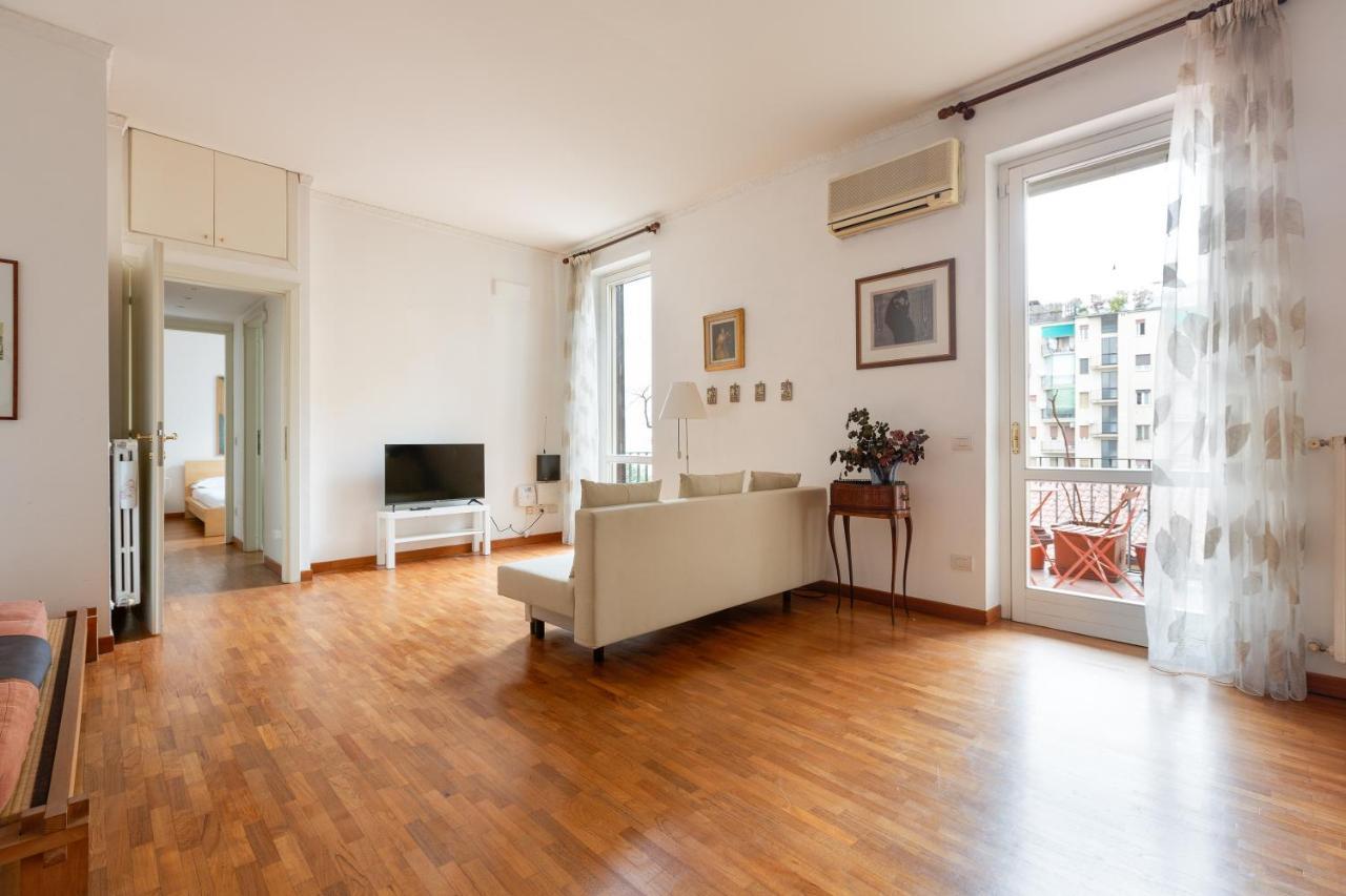 Cozy Apt With Balcony - Porta Romana District Милан Экстерьер фото